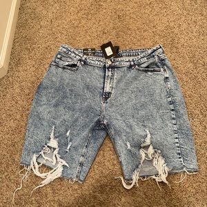 Shorts with tag